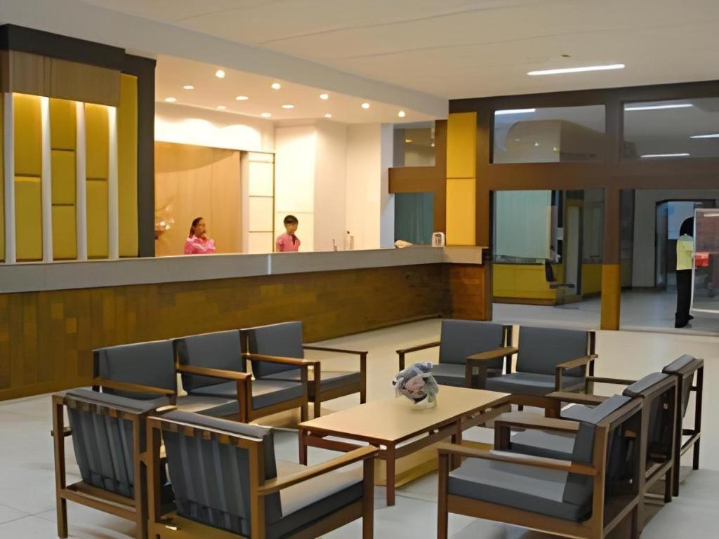 Ubon Hotel Ubon Ratchathani Esterno foto